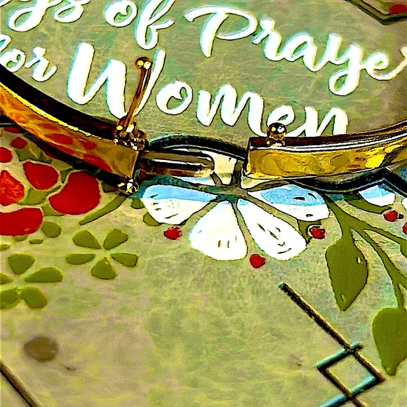 Vintage 14K Diamond Hinged Bangle Bracelet - Picture 8 of 8